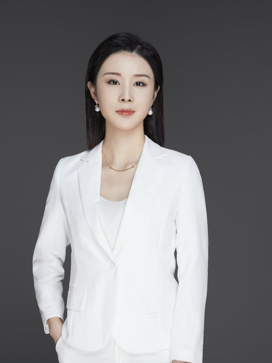 龚艳妮 Crystal 肖像